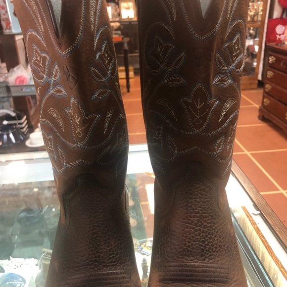 Ariat oiled western boots for women - Picture 2 of 11